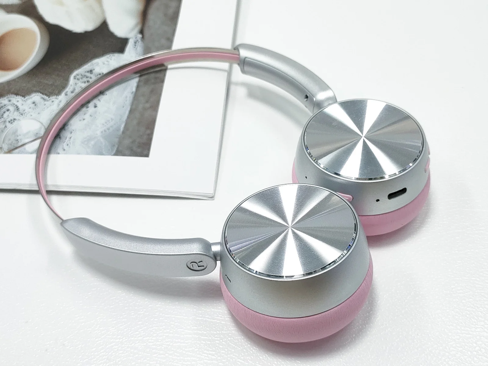 AKZ-68A Wireless Bluetooth Headphone - Image 4