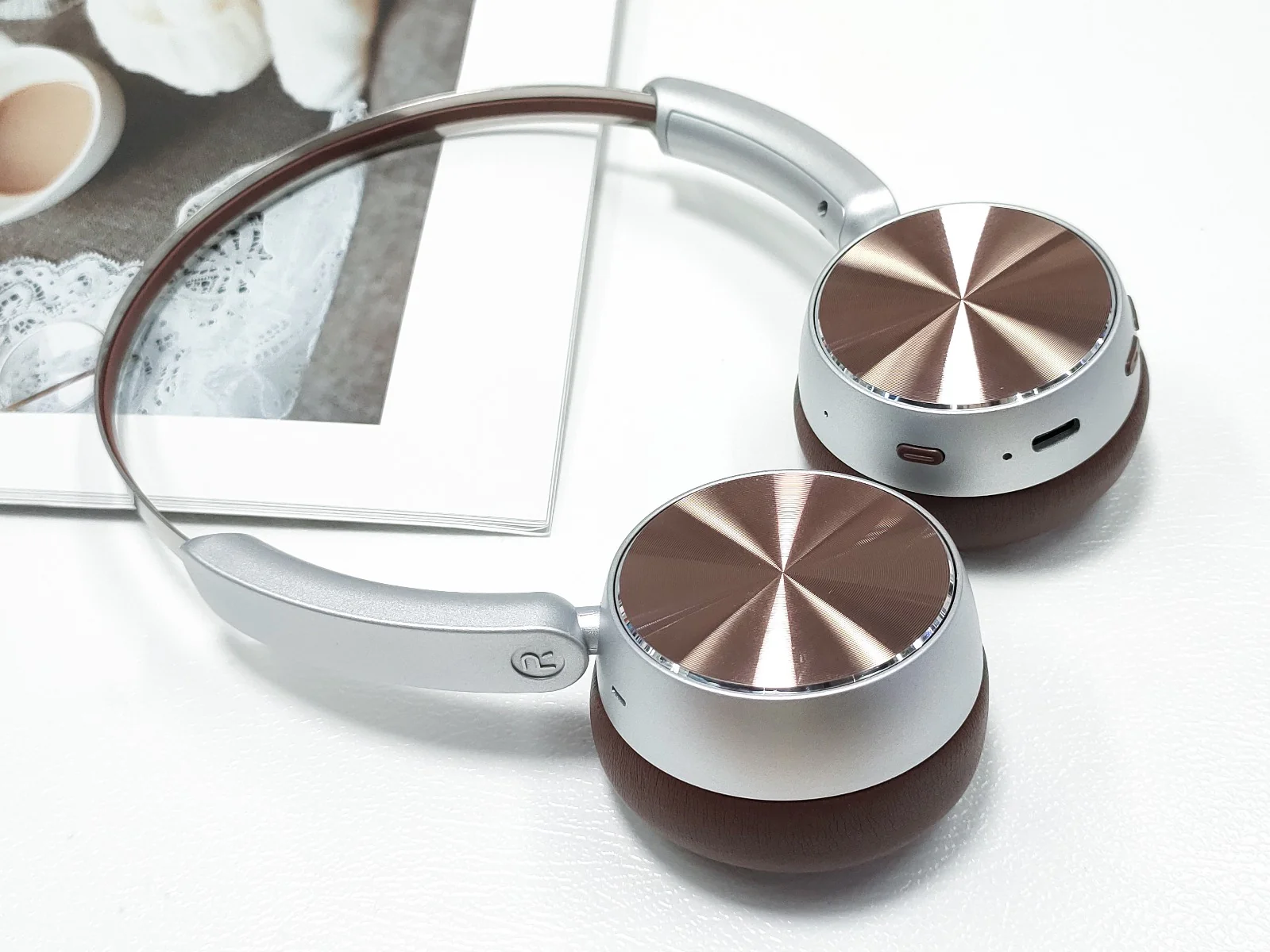 AKZ-68A Wireless Bluetooth Headphone - Image 7