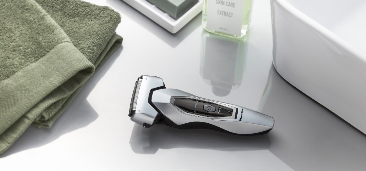 Panasonic ES-ERT3 Men’s 3-Blade Electric Shaver - Image 2